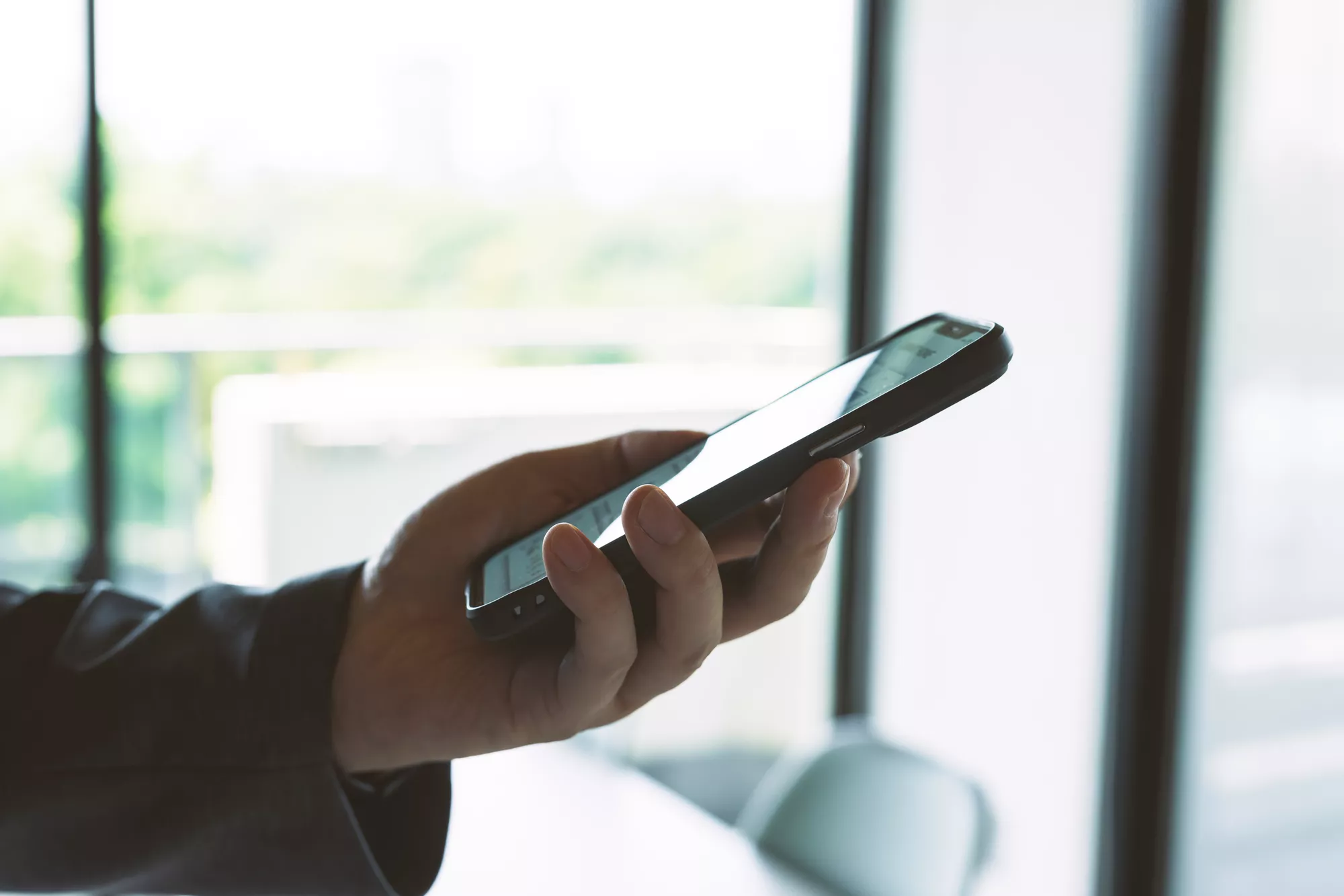 マッチングアプリで年齢詐称は可能？