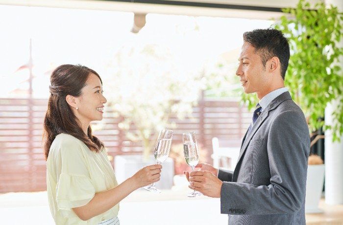平日の婚活パーティーはスーツでOK!清潔感に気を配ろう